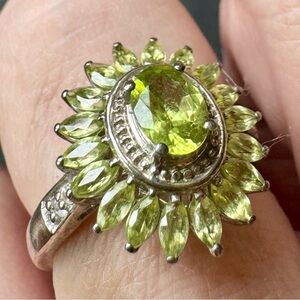Sunflower Peridot silver ring. Marked 925. Size 9